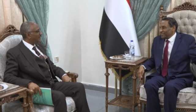 كامل إدريس يوجه بتطوير الاتصالات وتجييرها لصالح التعليم والذكاء الاصطناعي