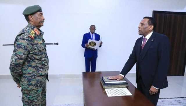 صحفي سوداني يوجه اتهامات خطيرة إلى البرهان وجابر