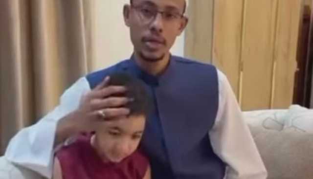 شاهد الفيديو: قائد فيلق “البراء” حرا بين أبنائه.. ويعد الفاشر بالنصر القريب
