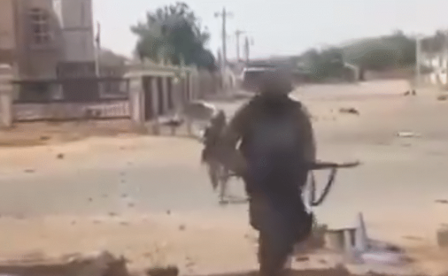 شاهد بالفيديو.. جنود مرتزقة يقاتلون مع الدعم السريع في مدينة الفاشر