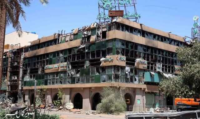 دمار شامل لبنك شهير مطل على شارع القصر في الخرطوم
