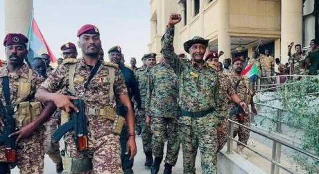 عاجل .. البرهان يصل القصر الجمهوري ويعلن.. الخرطوم حرة الامر إنتهى ويهبط من طائرته الخاصة في مطار الخرطوم.. بالفيديو