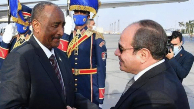 ضغوط إماراتية على القاهرة للتخلي عن دعم الجيش السوداني.. ومصر تحدد موقفها من كل طرف