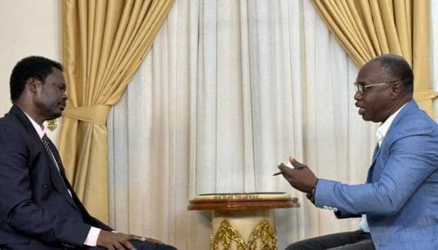 مناوي يتهم الإمارات بدعم الحرب في السودان ويدعو لتسليم البشير إلى المحكمة الجنائية وفتح الباب أمام المؤتمر الوطني