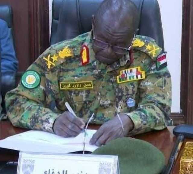 وزير الدفاع السوداني يرد على إستقالته بالظهور ومزاولة عمله وتوجيهات مشددة من مجلس السيادة لقادة الأجهزة الأمنية والعسكرية