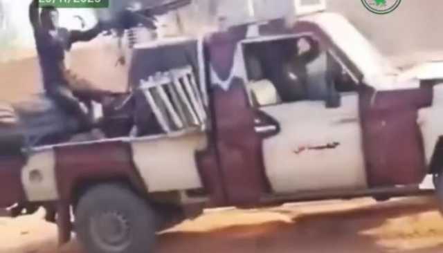 بالفيديو .. قوات وسيارات قتالية تابعة لزعيم مجلس الصحوة موسى هلال تشارك في هجوم على الفرقة 22 بابنوسة التابعة للجيش السوداني