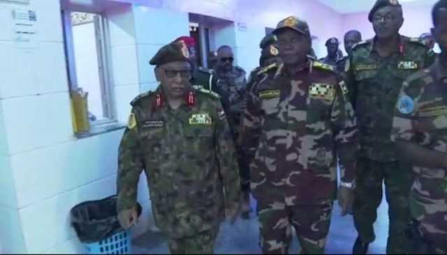 مدير جهاز المخابرات السوداني في معسكر سركاب و مقبرة شهداء حرب الكرامة