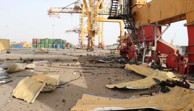 العدوان الصهيوأمريكي يستهدف موانئ الحديدة ويودي بحياة 16 شهيدًا