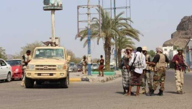 مجند في فصائل الإمارات يقتل شاباً فقيراً بلحج بسبب “إتاوة”.. والقاتل يُهرّب من السجن