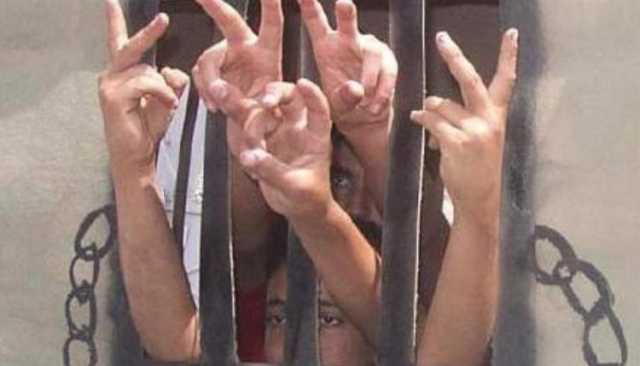 نحو 1000 أسير فلسطيني يواصلون اضرابهم عن الطعام لليوم الأول