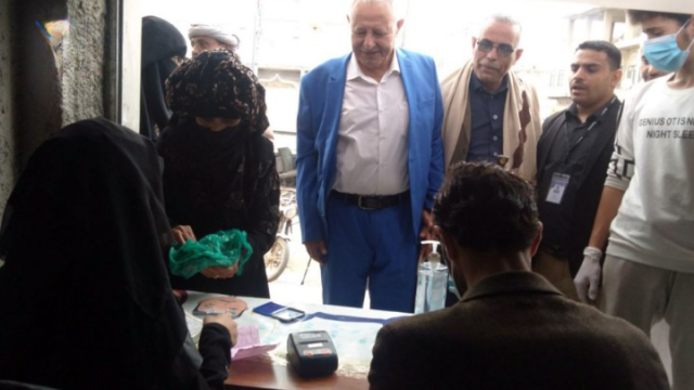 بدء صرف الحوالات النقدية الطارئة للمستفيدين من الضمان الاجتماعي بذمار