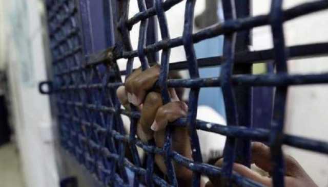 10 أسرى فلسطينيون يواصلون إضرابهم المفتوح عن الطعام