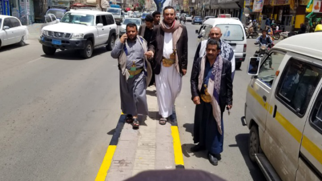 عباد يتفقد أعمال صيانة وتحسين أرصفة شوارع مديرية معين بأمانة العاصمة