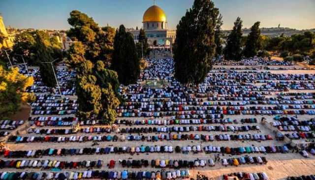 نحو 40 ألف فلسطيني يؤدون صلاة الجمعة في المسجد الأقصى المبارك