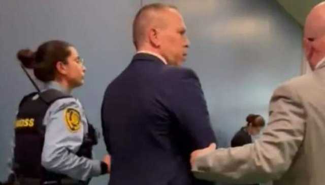 أعلن مسؤول أرميني، اليوم الأربعاء، عن مقتل 100 شخص وإصابة مائة آخرون في إقليم قرة باغ. ووفق وكالة ” رويترز” قال روبن فاردانيان الرئيس السابق لحكومة المنطقة الانفصالية لرويترز من قرة باغ “هذه حرب كبيرة. أذربيجان بدأت عملية كاملة”. إ