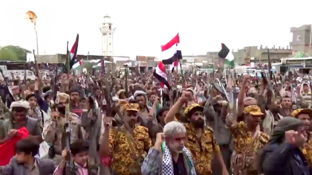 مسيرة حاشدة في الجوبة بمأرب تنديداً بالمجازر الصهيونية في غزة