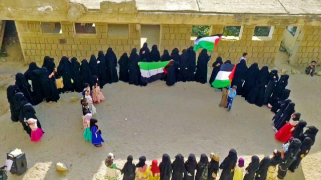 وقفة احتجاجية للهيئة النسائية في مديرية شدا بصعدة تنديداً بمجازر العدو الصهيوني في غزة