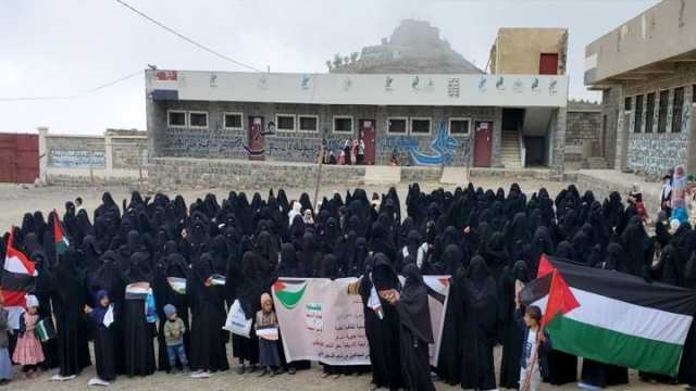 حجة .. وقفة للهيئة النسائية في الشاهل تنديداً بجرائم الكيان الصهيوني