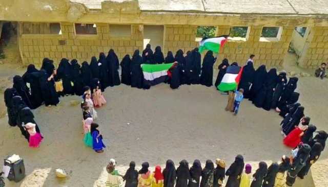 وقفة للهيئة النسائية في شدا بصعدة تنديداً بالمجازر الصهيونية في غزة