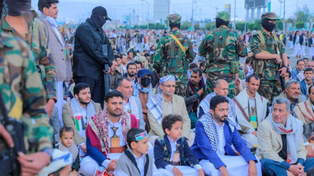 يتقدمهم الرئيس المشاط.. مئات الآلاف يؤدون صلاة الجمعة في ميدان السبعين تضامناً مع فلسطين (تفاصيل+صور)