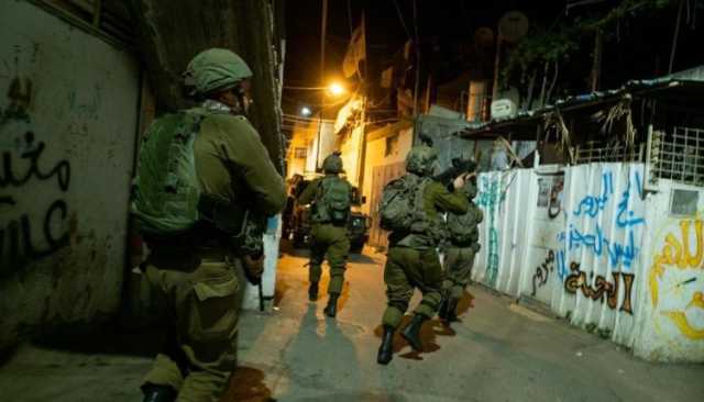 قوات العدو الصهيوني تشن حملة اعتقالات طالت 57 فلسطينياً في الضفة الغربية والقدس