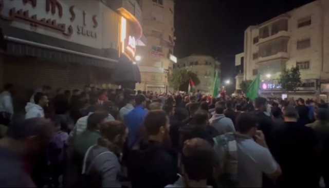 مسيرات في الضفة الغربية بفلسطين تشيد بعمليات القوات المسلحة اليمنية