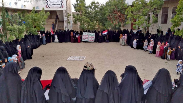 حجة.. وقفة للهيئة النسائية في مديرية كشر تضامناً مع الشعب الفلسطيني