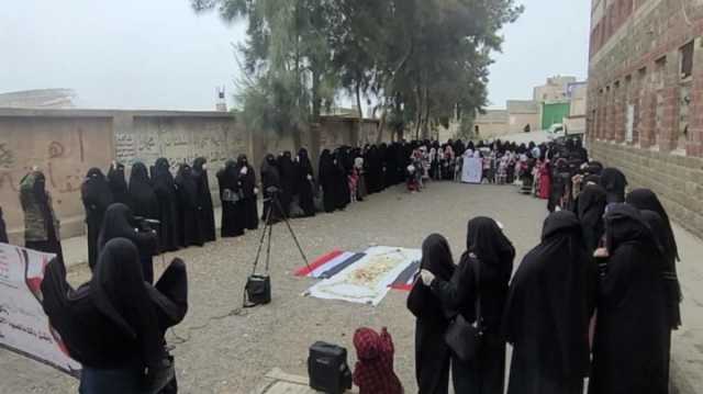 وقفة للهيئة النسائية في مناخة والحيمة الخارجية بصنعاء تنديداً بجرائم العدو الصهيوني