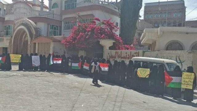 اتحاد نساء اليمن في البيضاء ينظم وقفة تضامنية مع الشعب الفلسطيني