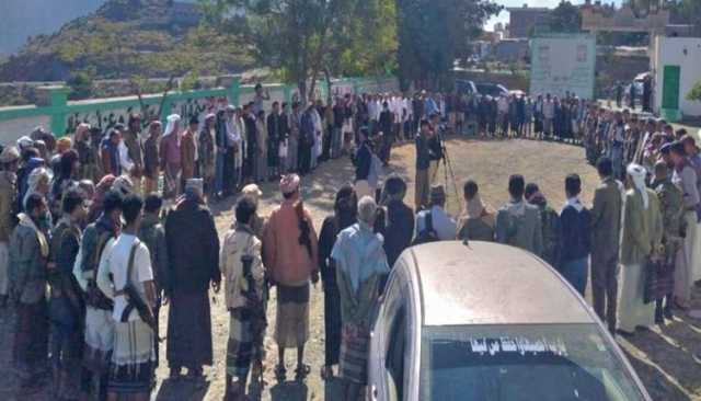تعز.. وقفة تضامنية وافتتاح معرض صور الشهداء بمديرية حيفان