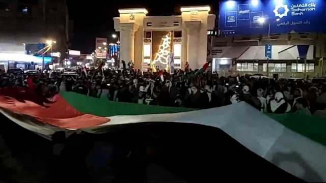 أبناء العاصمة يباركون إعلان القوات المسلحة منع مرور السفن إلى الكيان الصهيوني
