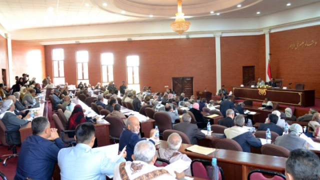 مجلس الشورى يبارك عملية استهداف القوات المسلحة للمدمرة الأمريكية “يو إس إس غريفلي”