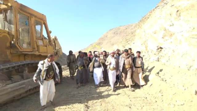 مأرب.. المحافظ طعيمان يدشن العمل في مشروع طريق الضيق بمديرية بدبدة