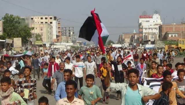 مسيرة طلابية في الجراحي بالحديدة تنديدا بجرائم الكيان الصهيوني