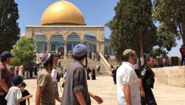 عشرات المستوطنين يدنسون الأقصى المبارك