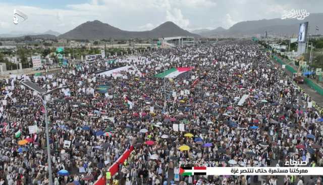 برغم الأمطار الغزيرة.. طوفان بشري متجدد وحشود مليونية كبرى تغطي ميدان السبعين بالعاصمة صنعاء تأكيداً على استمرار مساندة غزة حتى النصر (تفاصيل+صور)