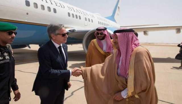 وزير الخارجية الأمريكي يبشر بالتطبيع السعودي مع العدو الصهيوني من الرياض