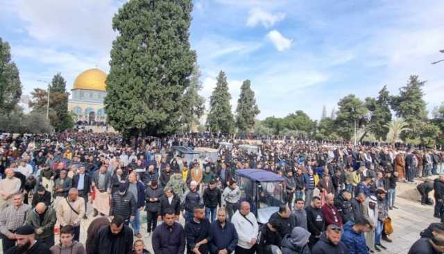 نحو 40 ألف فلسطيني يؤدون صلاة الجمعة بالمسجد الأقصى