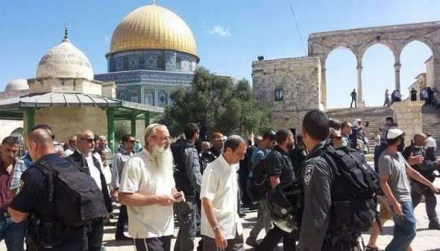 مستوطنون يدنسون المسجد الأقصى المبارك
