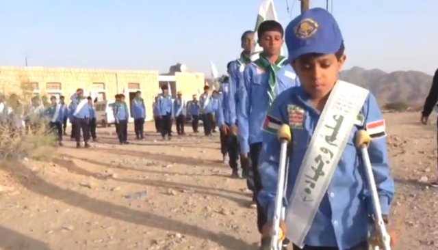 مسير لطلاب مدرسة السيد القائد الصيفية في مديرية صرواح بمأرب تضامناً مع الشعب الفلسطيني