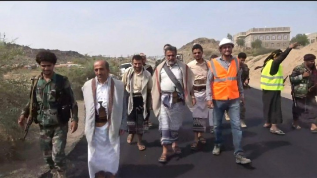 المحافظ إدريس يدشن أعمال صيانة وسفلتة طريق البيضاء – مأرب