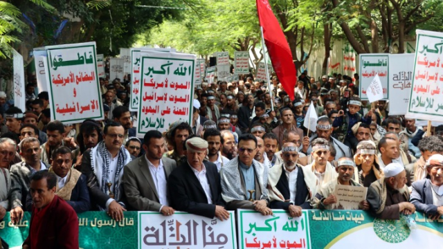 تحت شعار “هيهات منا الذلة “.. أبناء إب يحيون ذكرى استشهاد الإمام الحسين عليه السلام