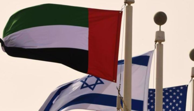 شاهد | جانب آخر من جوانب السقوط والعمالة والانحطاط في الإمارات