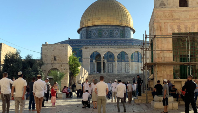 مستوطنون صهاينة يقتحمون المسجد الأقصى المبارك
