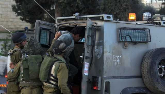 الاحتلال يعتقل 20 مواطنا فلسطينيا على الأقل من الضفة