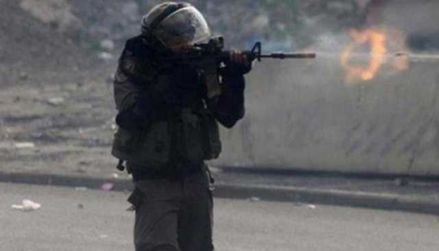 إصابة شاب فلسطيني برصاص العدو إثر مواجهات اندلعت في بلدة عناتا بالقدس