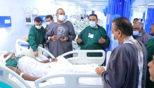قحيم وعطيفي يزوران الجرحى والمرابطين في المواقع العسكرية والأمنية بالحديدة