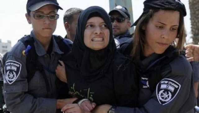 قوات العدو تواصل اعتقال 21 فلسطينية بينهن طفلتين