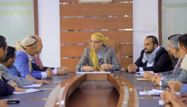 وزير الاقتصاد يرأس اجتماعاً لمناقشة تشجيع الاستثمار وتوطين الصناعات