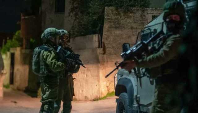 بينهم أسيرة في “طوفان الأحرار”.. قوات العدو تعتقل عدة فلسطينيين بالضفة